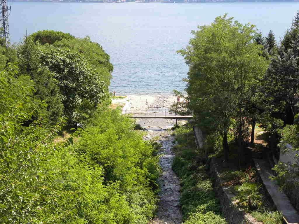 Lake View Apartments Аккуазериа Экстерьер фото