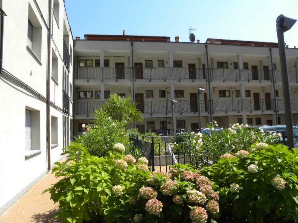 Lake View Apartments Аккуазериа Экстерьер фото